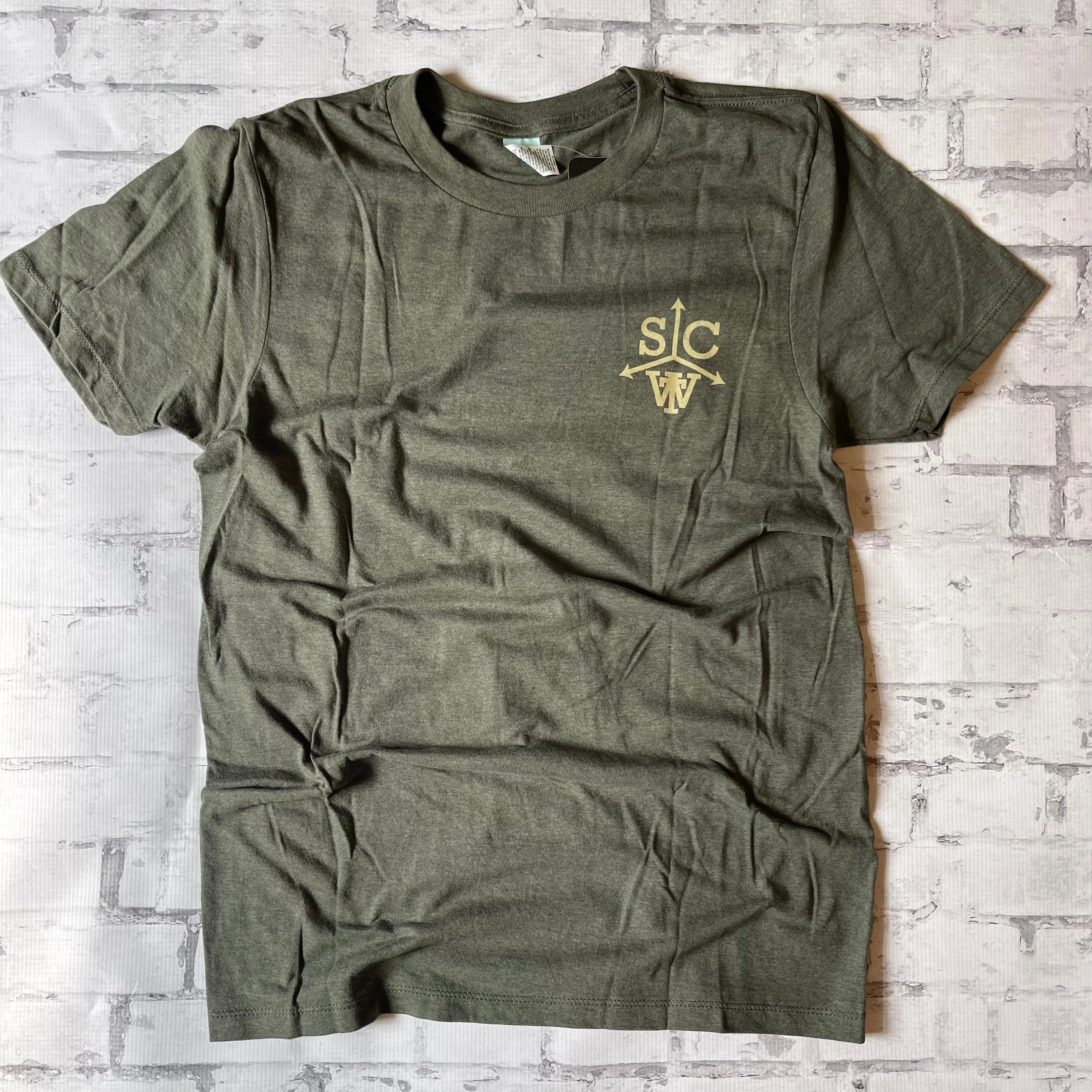 Southern Charm "Cabin Square" Short Sleeve T-shirt - Artichoke